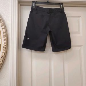 Ivivva children’s golf shorts w/pockets are a size 10.